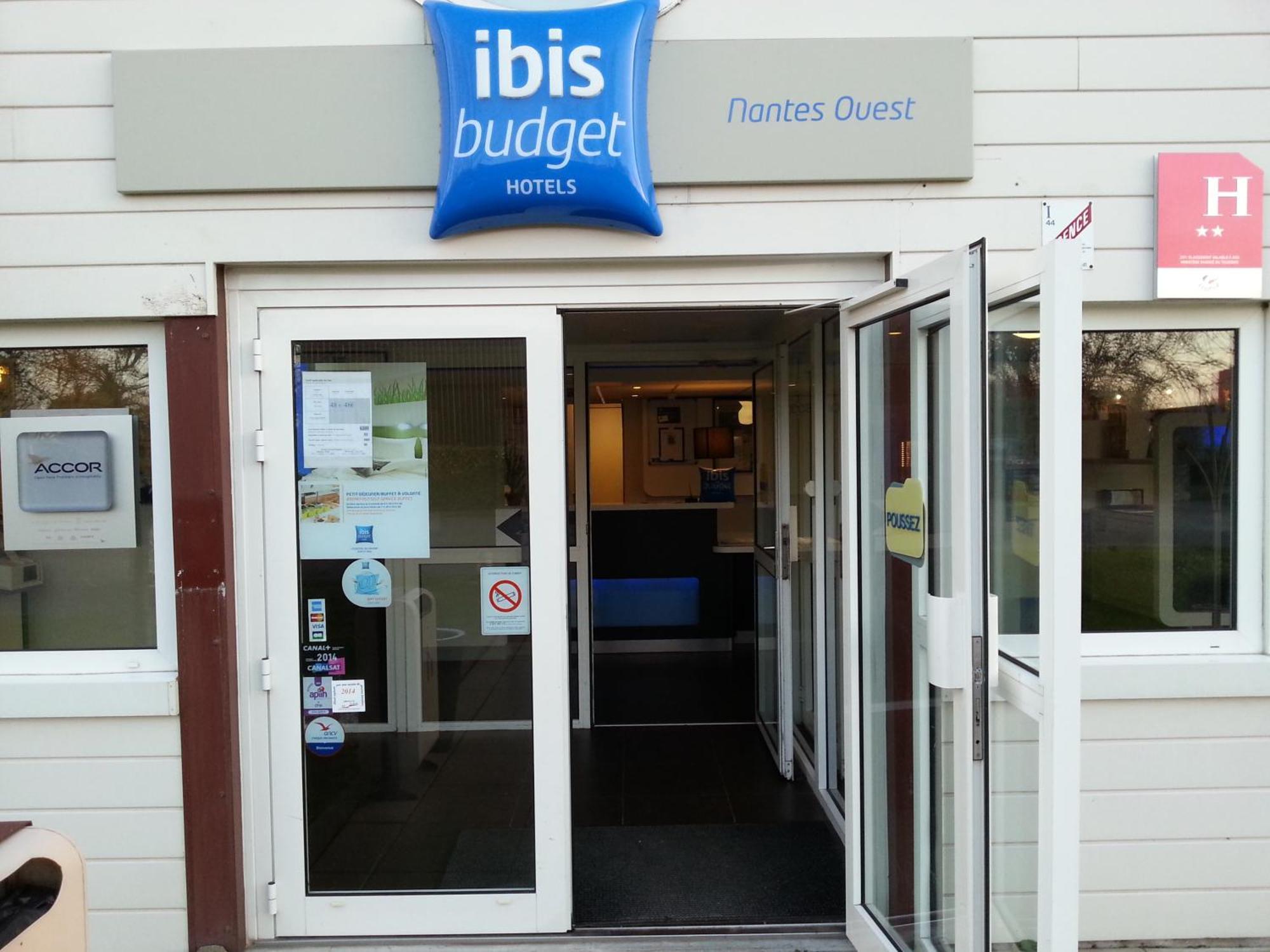 Hotel Ibis Budget Nantes Ouest Atlantis Coueron Couëron Exterior foto
